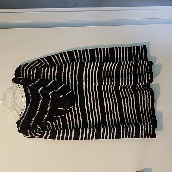 Small Roxy hooded sweater - Picture 3 of 3